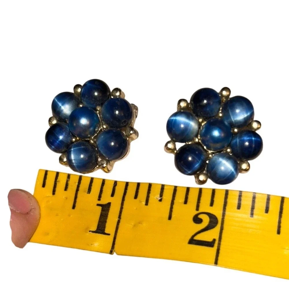 Lisner Vintage Blue Cats Eye Cabochon Floral Cluster‎ Clip On Earrings Gold Tone